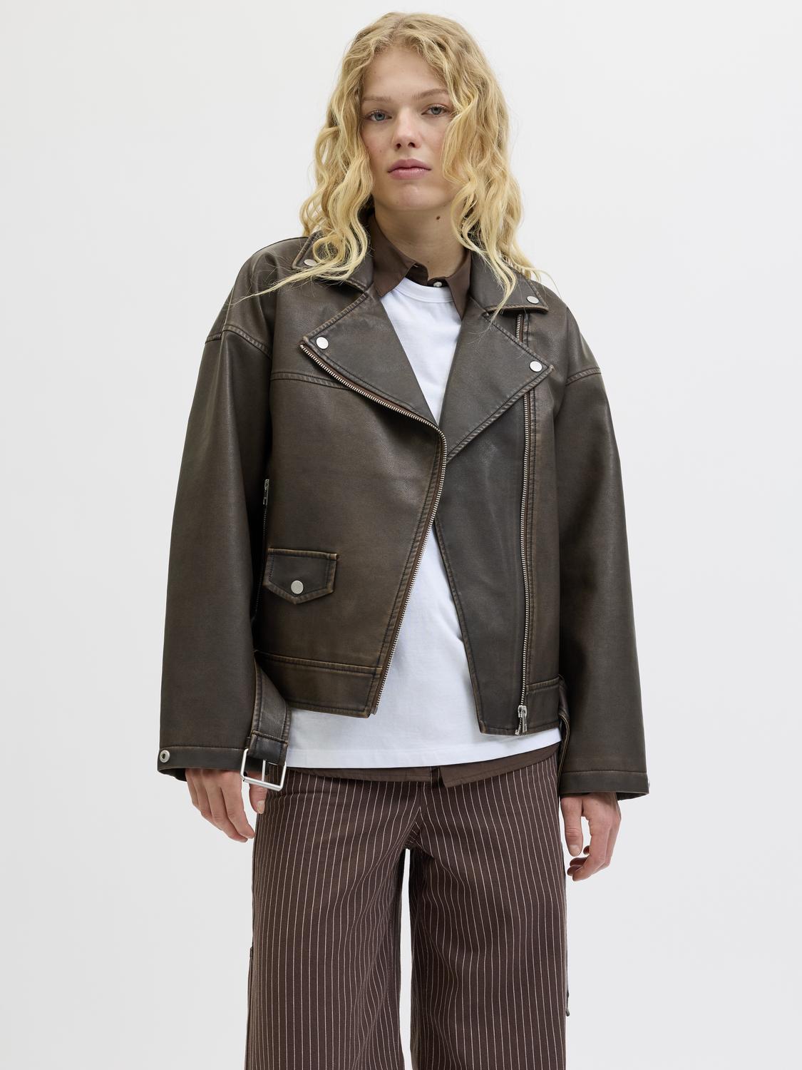 model_shot-front